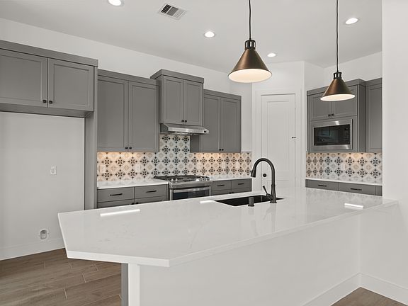 3rd image of 404 Emory Peak Ln