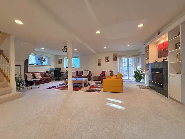 1025 Rosewood Dr #B — Photo 6