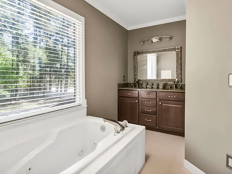 1100 Woodtree Ct — Photo 31