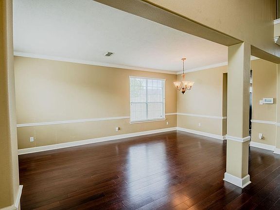 3rd image of 803 Northridge Terrace Ln