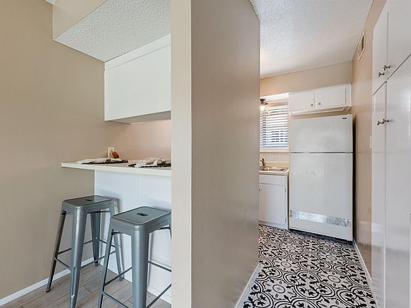 4th image of 500 E Riverside Dr APT 119