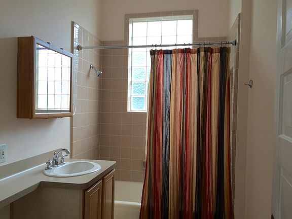 5th image of 606 Hyde Park Blvd