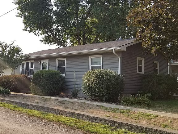 2nd image of 102 7th Ave NE