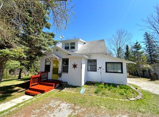 310 Wilderness Ave, Williams, MN 56686