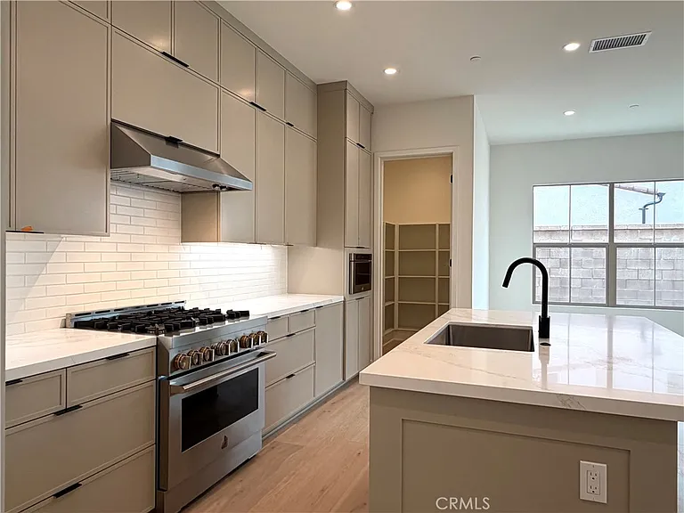 208 Maricopa — Photo 2