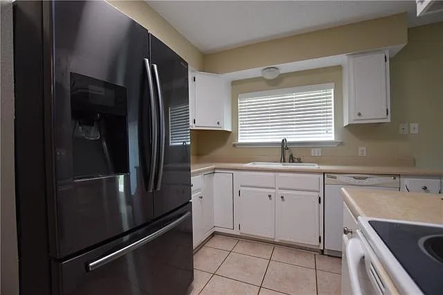 2023 Hempstead Dr — Photo 4