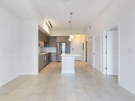 5th image of 403 NE 28th St #2119