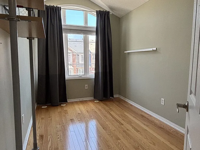 52 Ayers Cres — Photo 16