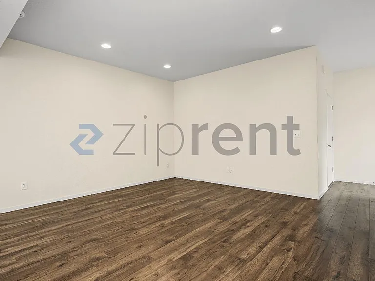 1900 NE 117th Ct — Photo 10