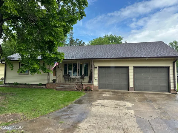 210 SW Grant St, Clark, SD 57225