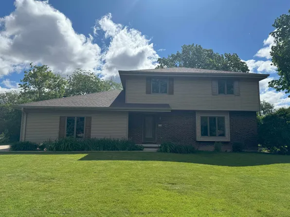 929 Elmwood Dr, Menasha, WI 54952