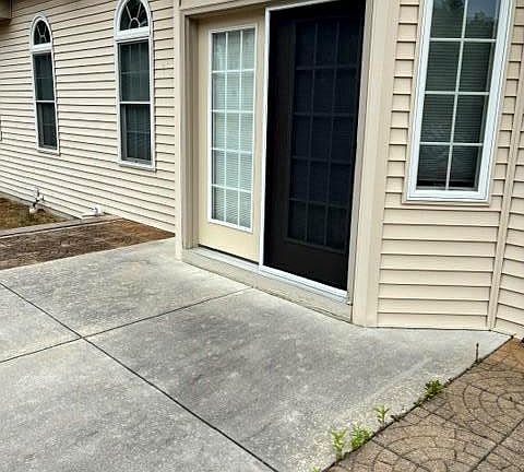 4th image of 850 Water Edge Ct