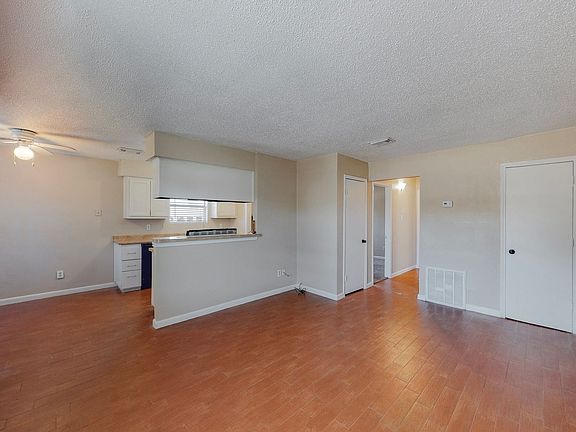 4th image of 301 Kings Way Unit A