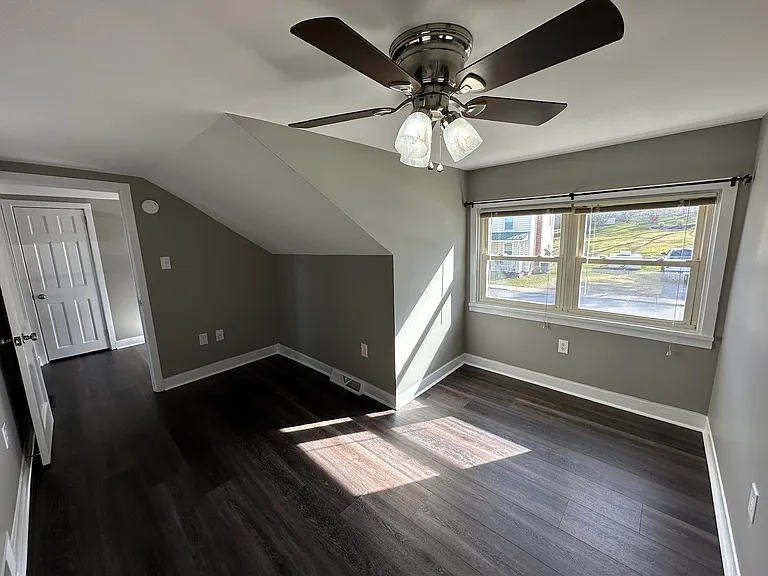 210 Hill St — Photo 27