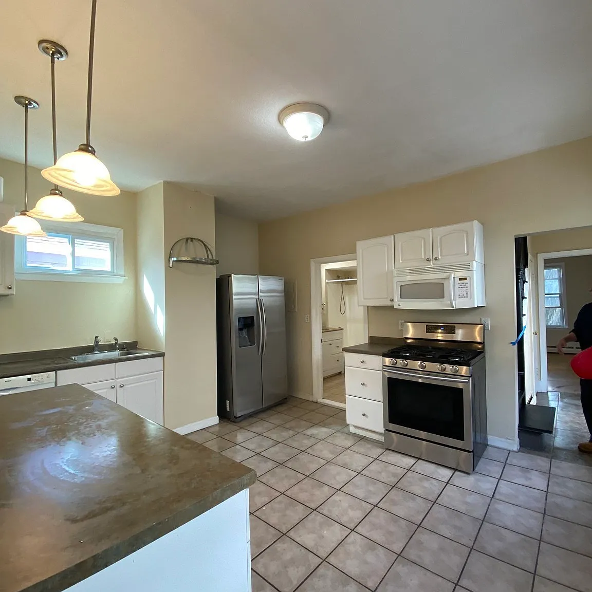 4 bed, 1628 sqft, $5,000 — Photo 1