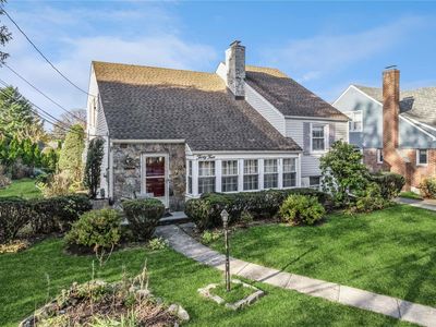 34 Chestnut Avenue, Floral Park, NY, 11001