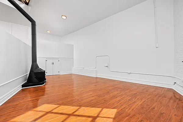 Rented by REAL New York | media 7