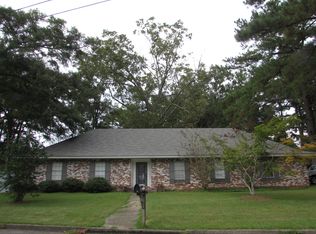 1800 Ridgewood Dr, Columbia, MS 39429