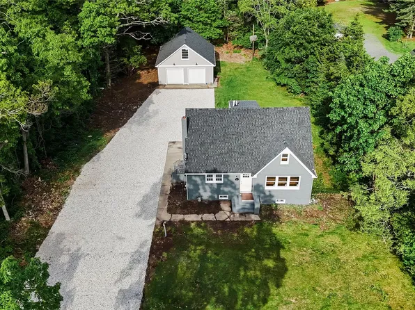 381 Wading River Road, Manorville, NY 11949