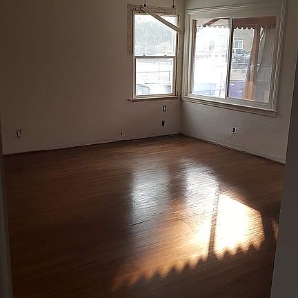 Front room (driveway view)