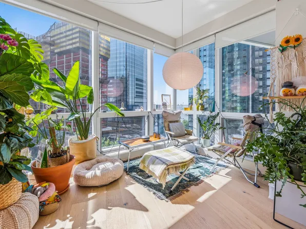 77 Hudson Street image 1 of 29