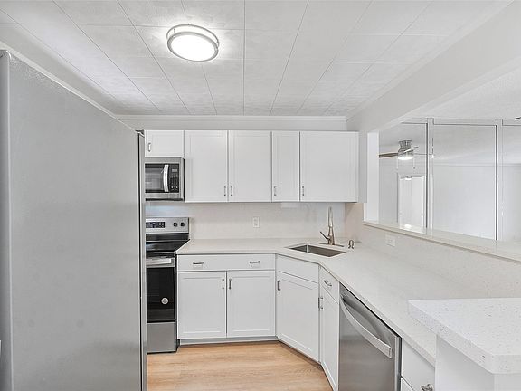 5th image of 8380 Lagos De Campo Boulevard #102