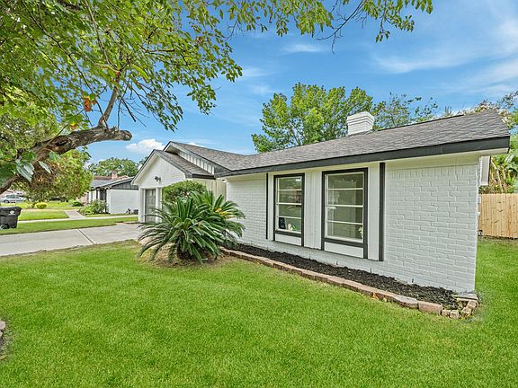 3rd image of 12123 Pompano Ln