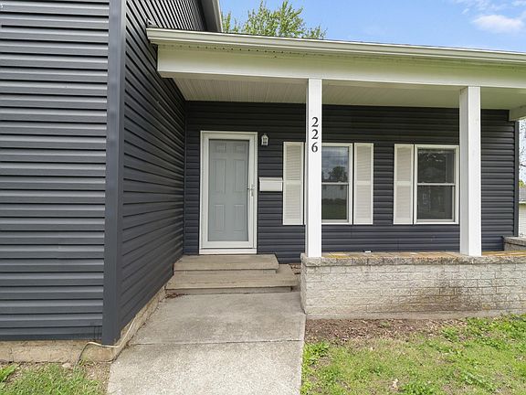 3rd image of 226 Pleasant St