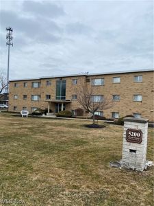 5200 Royalton Rd APT 10B, North Royalton, OH, 44133