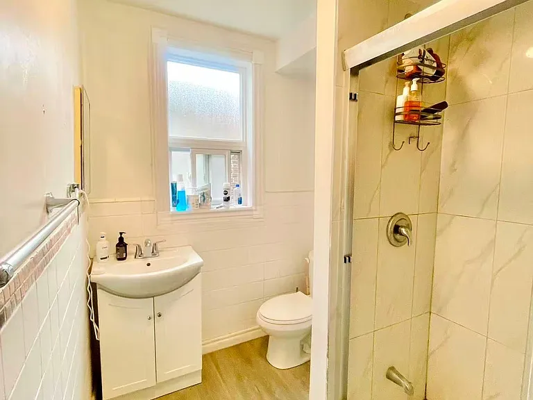 625 Bathurst St — Photo 7