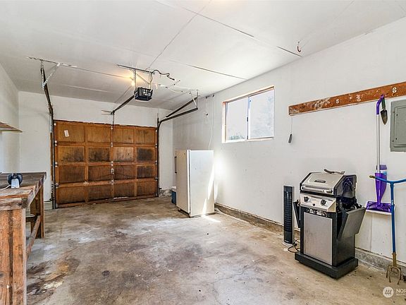 4th image of 6602 95 Street NE