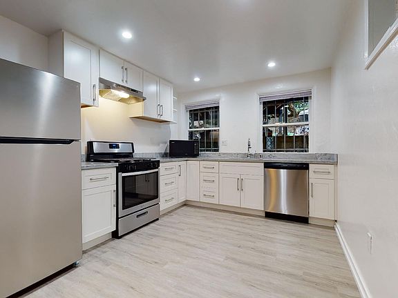 2nd image of 180 Stanyan Blvd