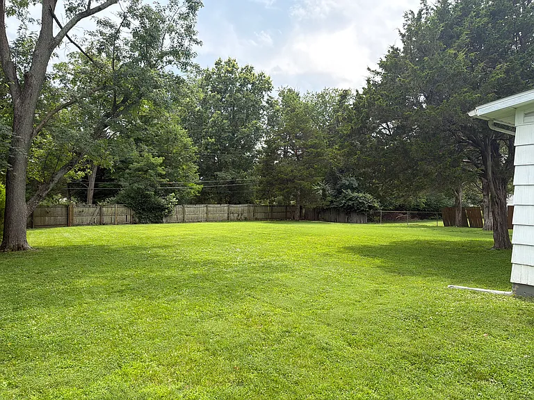 812 Kehrs Mill Rd — Photo 16