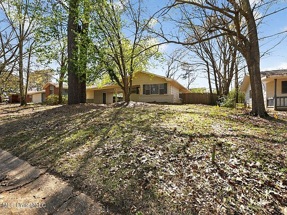 3rd image of 3085 Bienville Dr