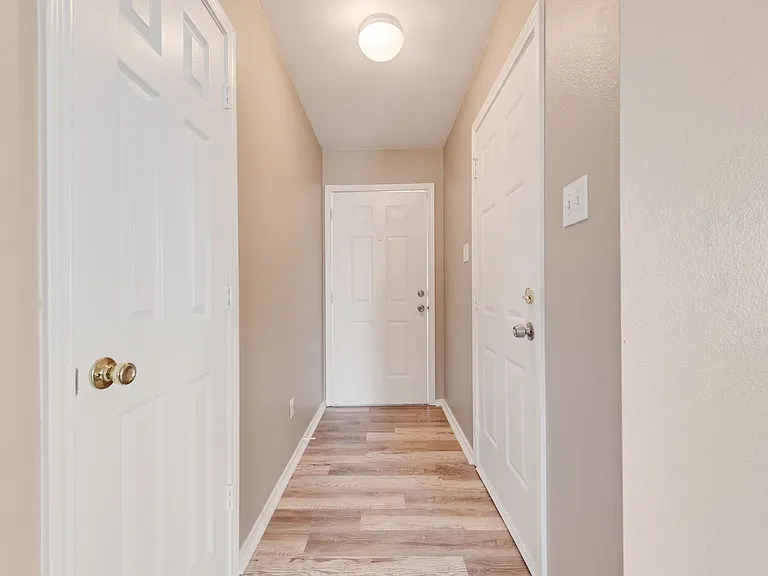 216 Modene St — Photo 9
