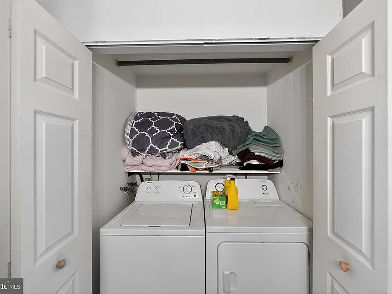 2523 Robinson Pl — Photo 21