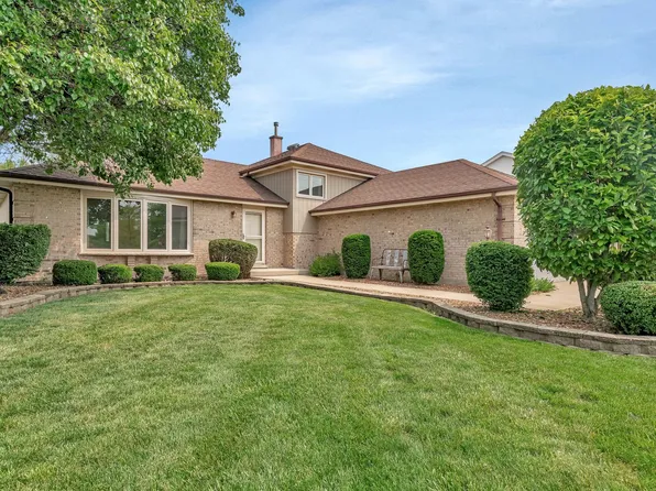 8932 Pebble Beach Ln, Orland Park, IL 60462