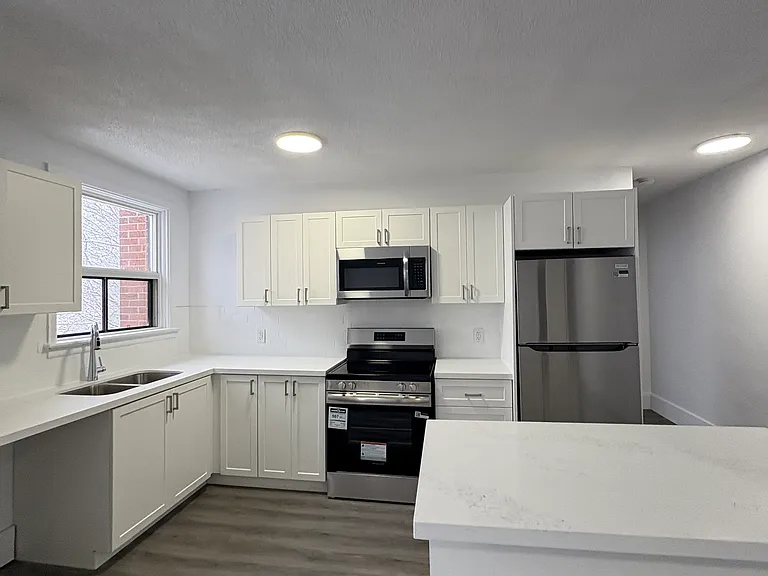 236 Gordon St — Photo 3