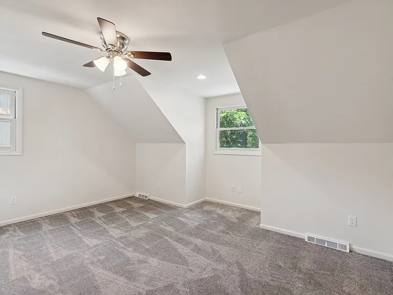 2410 Wealdstone Rd — Photo 44