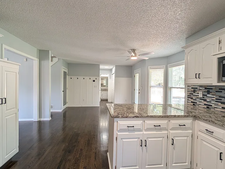 16364 S Brentwood St — Photo 7