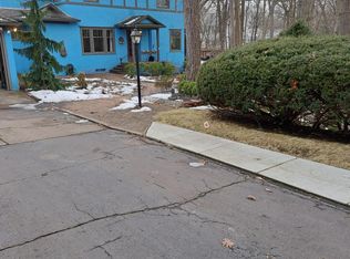 2320 Ridge Rd, Kalamazoo, MI 49008