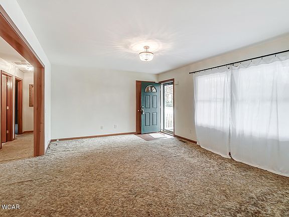 4th image of 401 Burt St