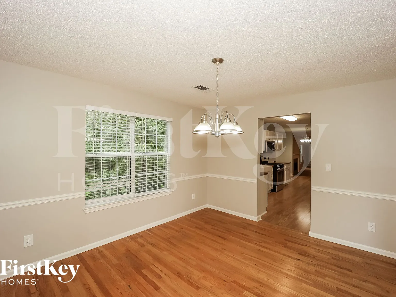 4 bed, 2.5 bath, 3164 sqft, $2,640 — Photo 4