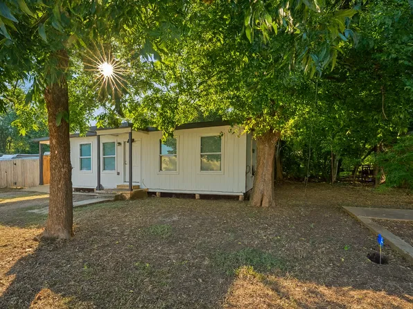 112 Linda Dr, San Marcos, TX 78666