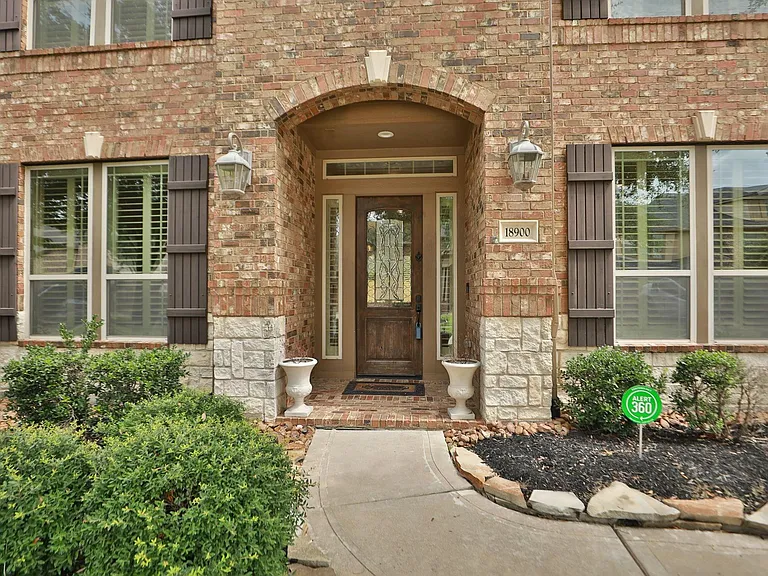 18900 N Bee Cave Springs Cir — Photo 2