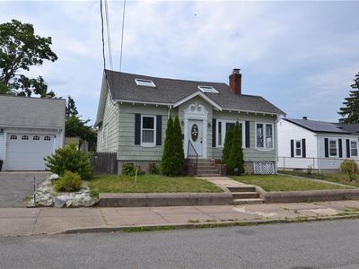 45 Grosvenor Ave, Pawtucket, RI, 02860
