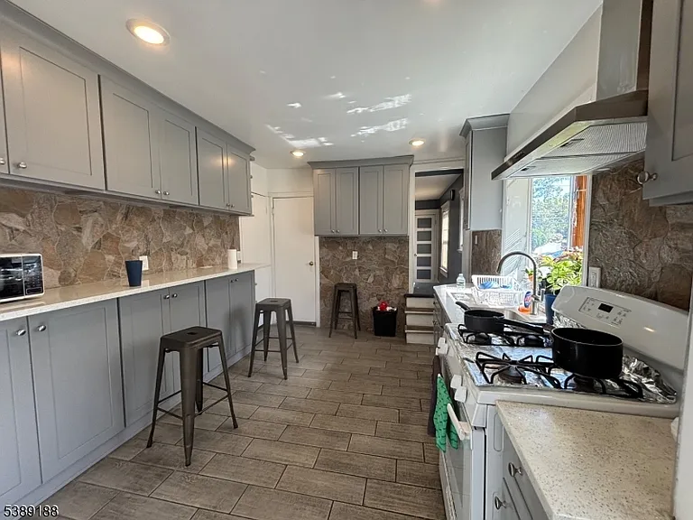 220 S Washington Ave — Photo 12