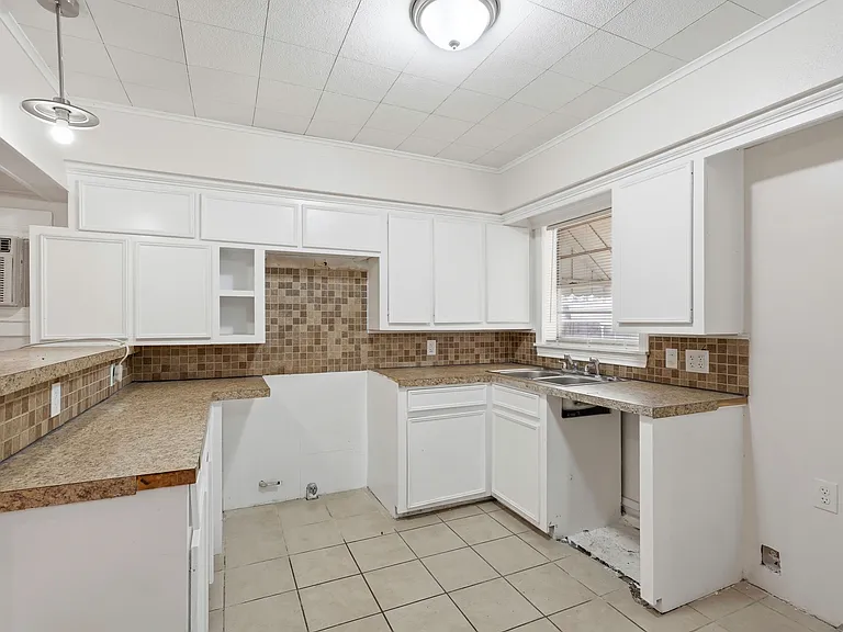 207 N Hartsdale Ave — Photo 9