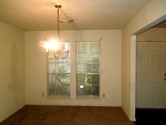 4th image of 16606 Sussex Dr