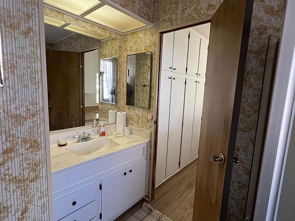 5th image of 25 Chaparral Ct